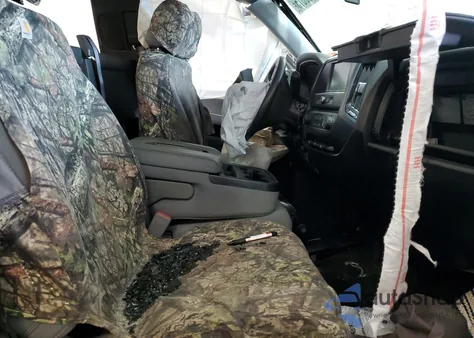 2017 Chevrolet Silverado K1500 z USA, uszkodzony, nr VIN 1GCNKNEC3HZ370396